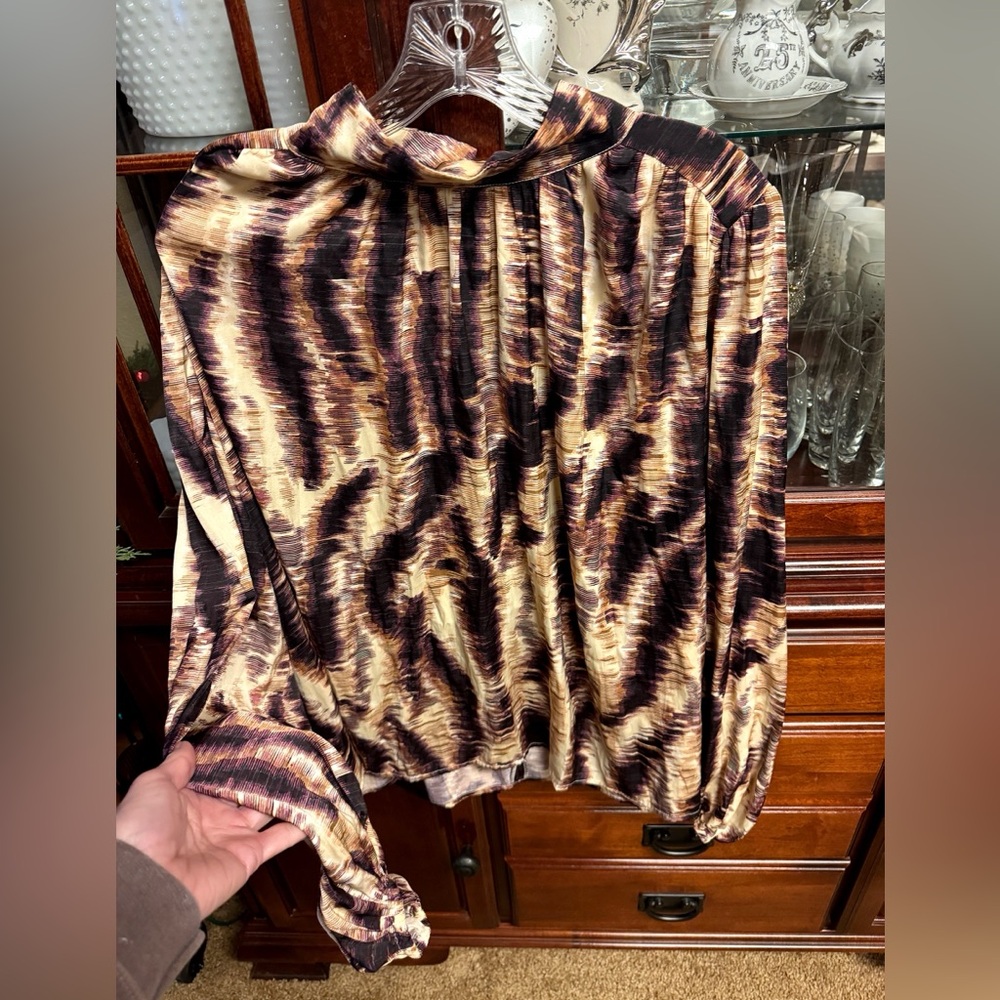Blouse from banana republic size XL. Good condition!
